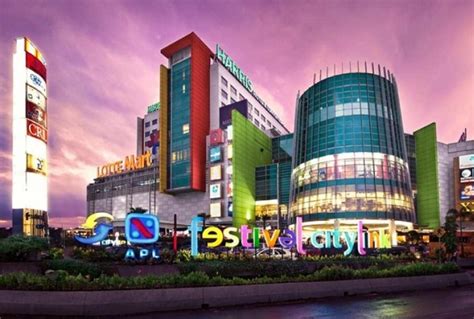 Mall Di Bandung Paling Tua Besar Dan Ramai Tujuan Wisata Belanja Atau