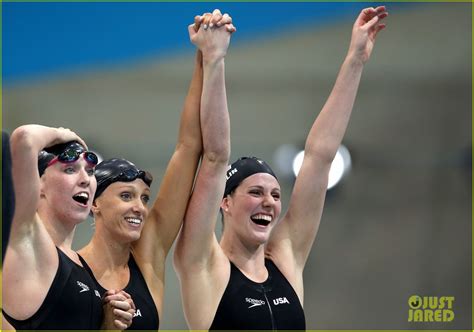 U S Women S Swimming Team Wins Gold In 4x200m Relay Photo 2695433 Pictures Just Jared