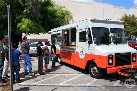 Grabbing a meal from a kitchen on wheels has swept the nation. Gourmet food on wheels - Big Wheel Mobile Food Truck ...