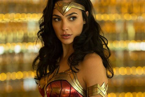 Gal Gadot In Wonder Woman Costume Sexiz Pix