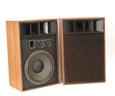 Realistic Optimus X 100 Bookshelf Speakers Loudspeakers Spring Air