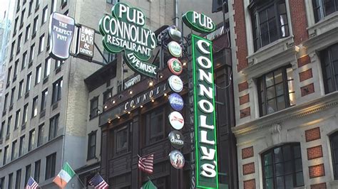 fun taverns to visit in new york connolly s irish pub and restaurant next to times square youtube