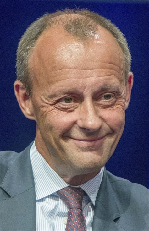Friedrich merz ist einkommensmillionär, gehört damit zu den obersten 0,04% der steuerpflichtigen, die sich offenbar gar nicht so reich sehen und gerne immer noch mehr hätten. Merkelovú chce na čele strany nahradiť Friedrich Merz ...