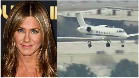 jennifer aniston and courteney cox make emergency landing after private plane loses wheel