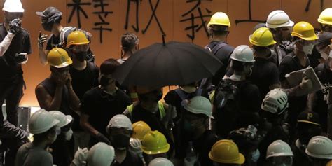 Hong Kong Demonstrators Deface Govt Building Sky News Australia