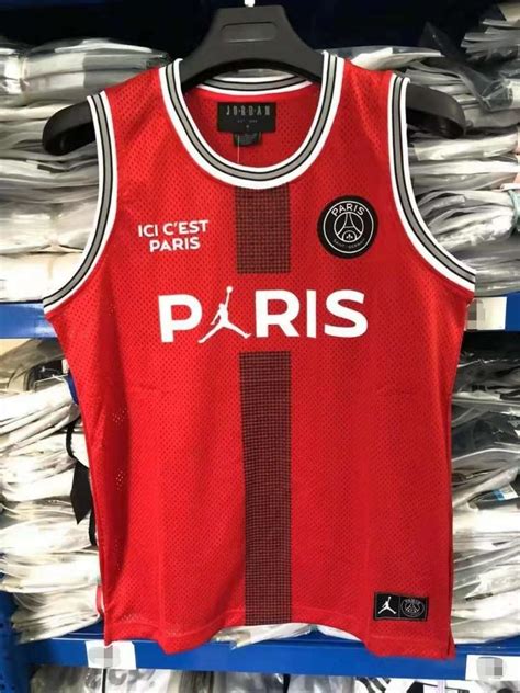 Set to be used in the knockout stage of the champions league, the 2019/20 jordan® psg 4th jersey from soccerpro.com is a unique black design that will. PSG x Jordan Basketball Jersey, Sports, Sports Apparel on ...