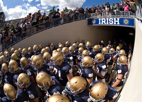 18 Awesome Notre Dame Fighting Irish Football Wallpapers