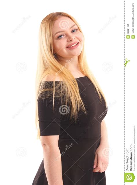 Retrato De Uma Jovem Mulher Bonita Em Um Vestido Preto Isolado Em Um