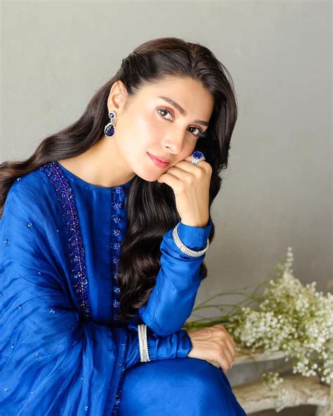 Ayeza Khan Looks Gorgeous In The Blue Dress Pictures