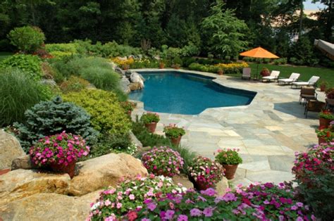 Ganz sicher wird auch etwas passendes für sie und ihren garten dabei sein. Effektvolle Poolgestaltung im Garten