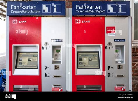 DB-Fahrkartenautomaten. Deutsche Bahn AG ist die größte Eisenbahn