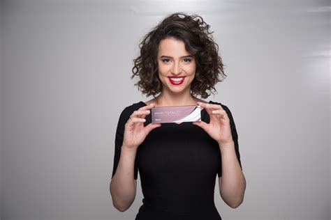 כל אחד בוחר לעצמו את סט הערכים שלפיהם הוא חי ואת הדרך שלו לבטא את עצמו מול העולם. מנחת 'האח הגדול' קורין גדעון בקמפיין ראשון לעדשות המגע ...