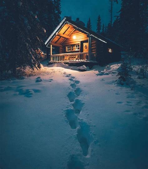 Pin By ⓀⒶⓉⒾⒺ On Everything Winter Cabin Cabin Cabins In The Woods