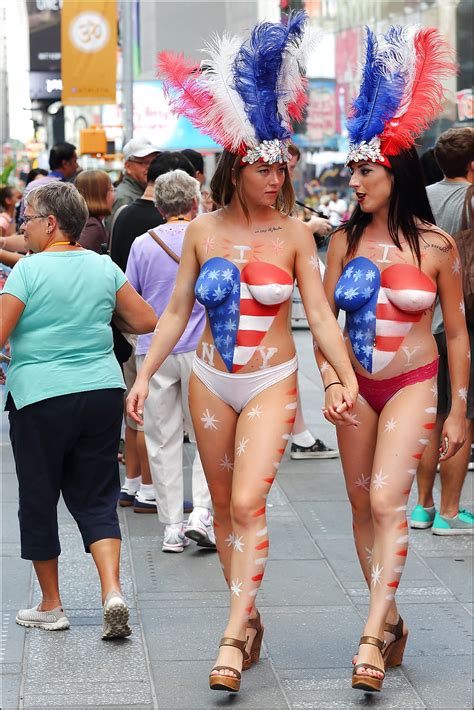 Topless Bodypainted On Times Square 53 Photos