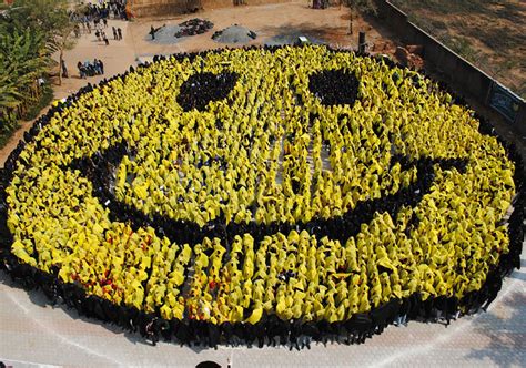 Happy Days Human Brain Now Registers Smiley Face Emoticon As Real