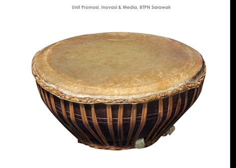 Gendang melayu merupakan alat musik tradisional yang berasal dari bangka belitung. Bermukun ( Gendang Melayu Sarawak )