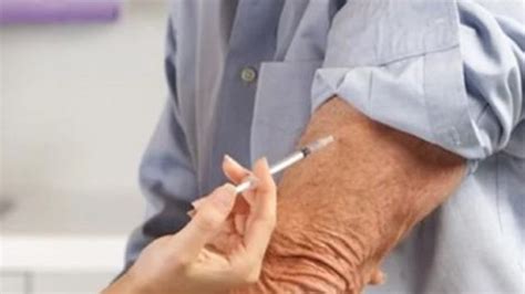 La vacuna antigripal en forma de espray nasal contiene virus vivos debilitados de la gripe. Afiliados del PAMI: cómo es el cronograma para aplicar la ...