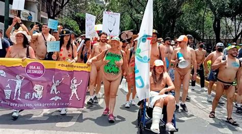 Marchan 200 por el Día al desnudo CDMX Okey Querétaro