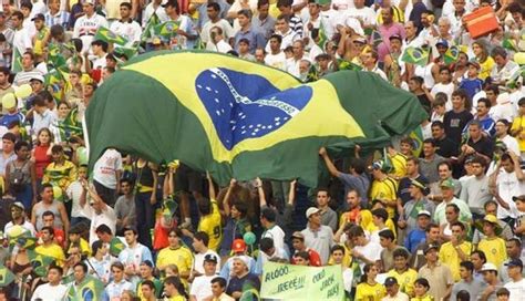 População brasileira atualizada (tempo real). Brasil - População brasileira supera marca de 200 milhões de pessoas. Bahia é o quarto estado ...