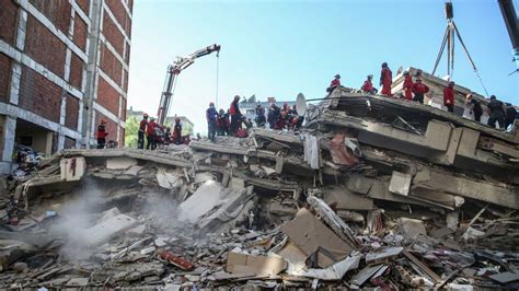 Al menos 26 muertos y 522 heridos deja terremoto en Turquía y Grecia