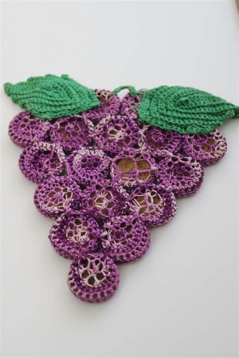 Mid Century Modern Vintage Hot Pad Trivet Purple Grapes Bottle Cap Crochet