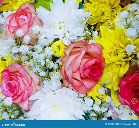 Beautiful Bouquet Of Rose Season Romance Yellow Chrysanthemum