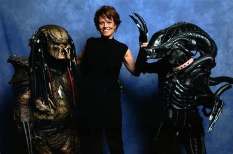 Pin By Pauly On Alien Moviessigourney Weaver Sigourney Weaver Aliens Movie Sigourney
