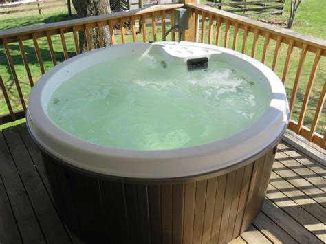 2 Br Cabin Furnished 3 4 Person Hot Tub On Covered Deck Private