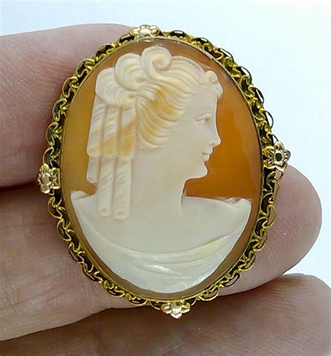 Antique Vintage Hand Carved Italian Shell Cameo Brooch Pendant Gold Fi