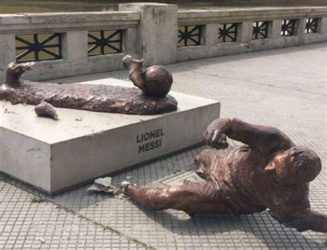 Lionel Messis Statue Vandalized In Argentina Fact News Online