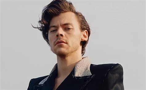 Of course, he could have played more if he hadn't been. 5 Momentos donde Harry Styles bromeó sobre rumores de su vida