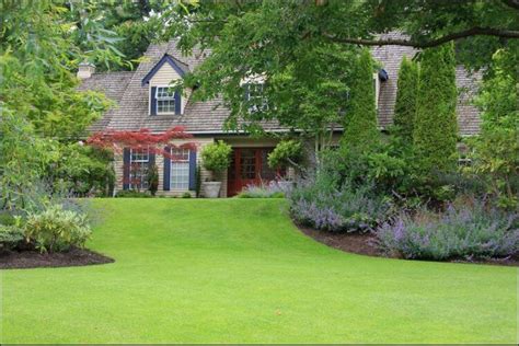 Large Front Yard Landscape Ideas