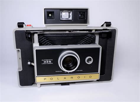 Vintage Polaroid Automatic Land Camera Model 335 Includes Case Neck