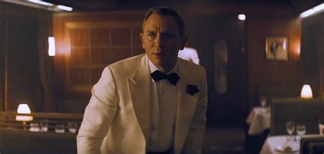 James Bonds White Dinner Jackets Warm Weather Black Tie Etiquette