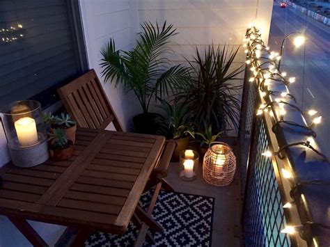 Beautiful And Cozy Apartment Balcony Decor Ideas 77