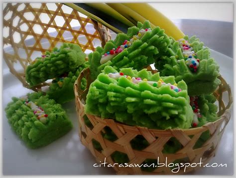 Siapkan wadah bundar atau cetakan puding berbentuk bulat. Pandan Green Lace Cookies / Biskut Samperit Pandan ~ Blog ...