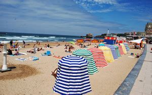 Cosa Vedere A Biarritz La Spiaggia E Le Tende Colorate Travelfar