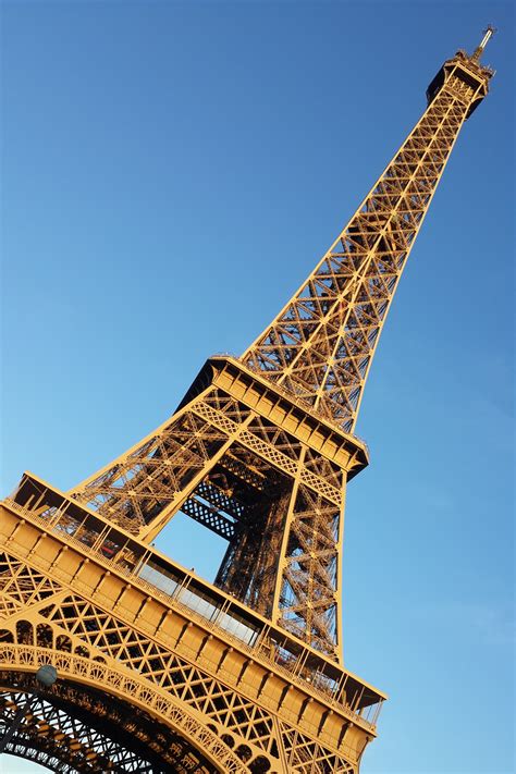 La Tour Eiffel Fête Ses 130 Ans Ce Week End Vogue France