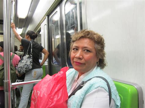 el metro medio de transporte indispensable para la ciudad de méxico el pasajero