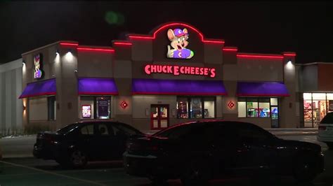 Man Shot While Leaving Suburban Chuck E Cheese Wgn Tv