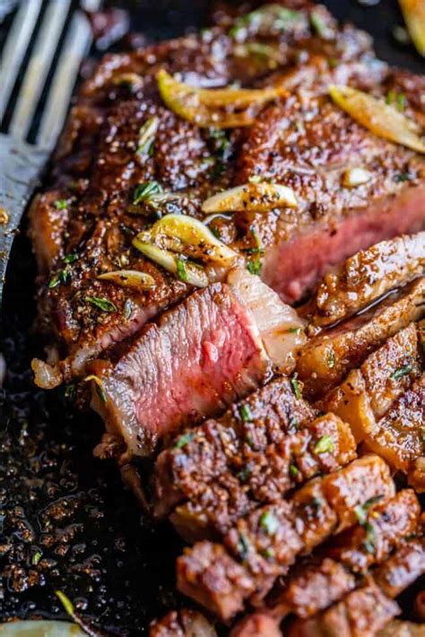 How to cook ribeye steak in a cast iron: How to Cook Ribeye Steak (Grilled or Pan-Seared) - The ...