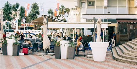 Il est indispensable pour un restaurant d'être visible en ligne sur tous les supports susceptibles de lui faire. Comment attirer des clients dans son restaurant ...