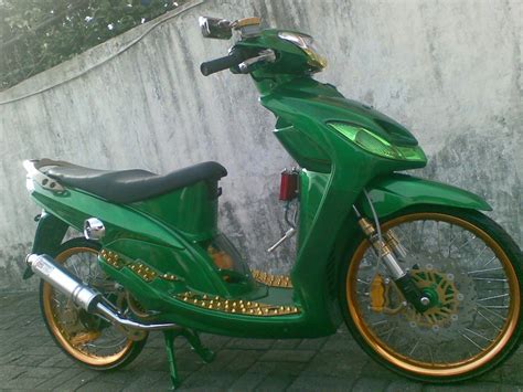 Postingan terkini buat gambar modifikasi drag honda beat fi terbaru anda yang sedang mencari modif motor yang paling keren dan cara modifikasi honda beat perpaduan warna airbrush keren via. Modifikasi Beat Warna Hitam Hijau