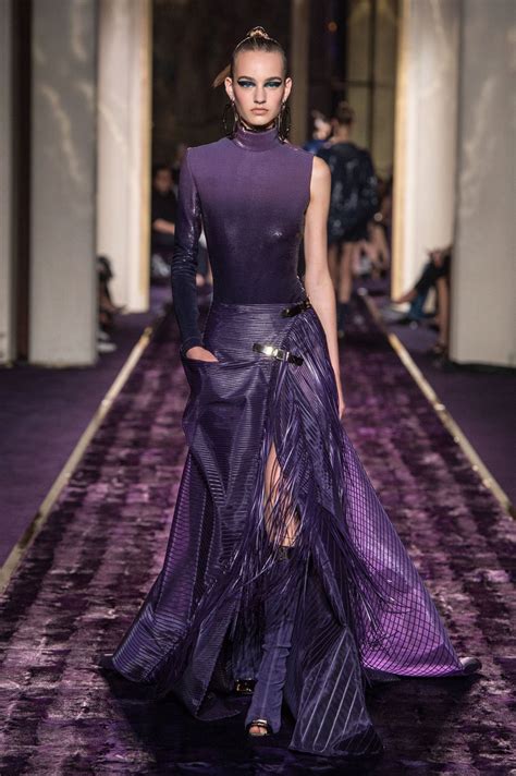 Versace Collection Purple ファッションアイデア ファッションウィーク クチュールファッション