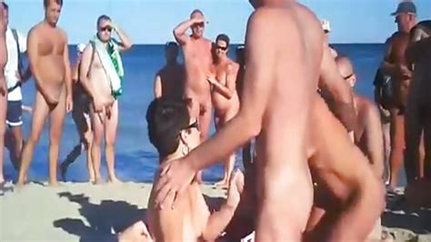 Swingers Y Nudistas En Una Playa Porn Com