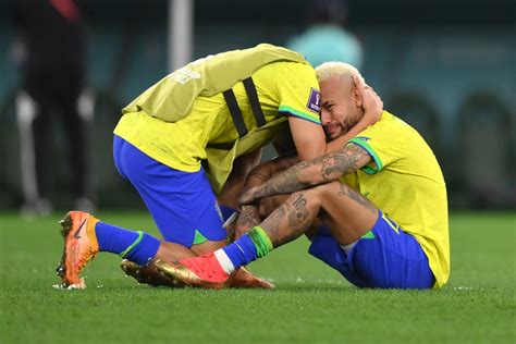 neymar posts private whatsapp and instagram messages with brazil teammates thiago silva rodrygo