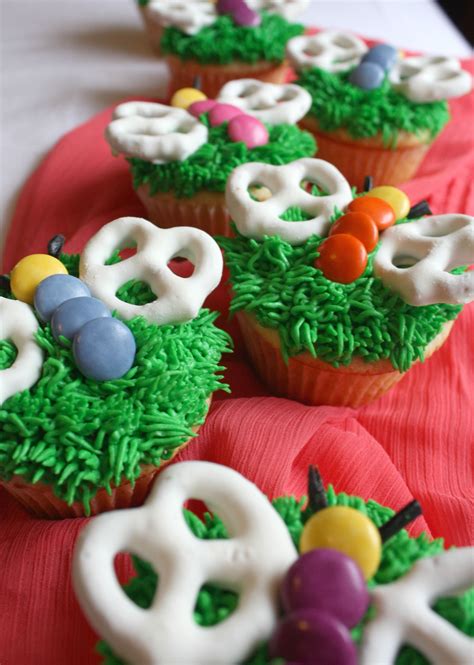 Dauphin decorating cupcakes for kids. Vanilla Butterfly Cupcakes | CUP & CAKES | Pinterest ...