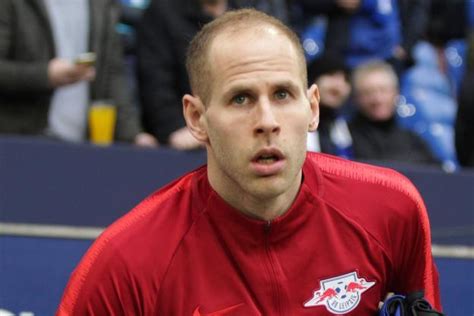 Gulácsi nationality hungary date of birth 6 may 1990 age 31 country of birth hungary place of birth budapest position goalkeeper height 190 cm weight 83 kg foot right. RB Leipzig : Peter Gulacsi prolonge jusqu'en 2023 - L'Équipe