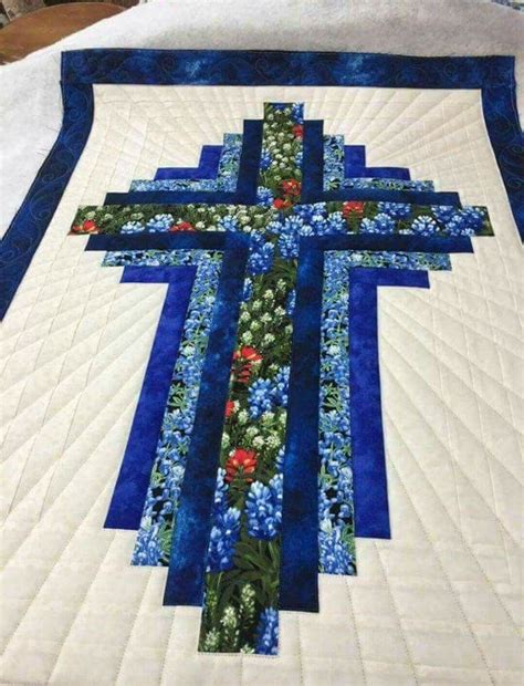 Pirate ship door opens to hold everything inside for easy storage. Pin by LEDA ARAYA on Quilting | Log cabin quilt pattern ...