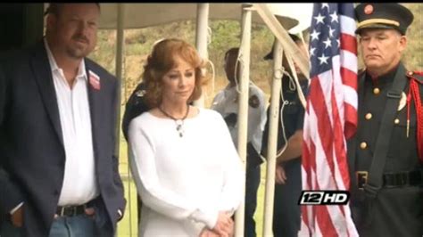 Reba Mcentire Makes Surprise Visit To Texoma For Rebas Ranch House Anniversary